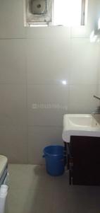 Bathroom Image of 2200 Sq.ft 4 BHK Apartment / Flat for rent in Sarita Vihar New Delhi for Rs. 85000