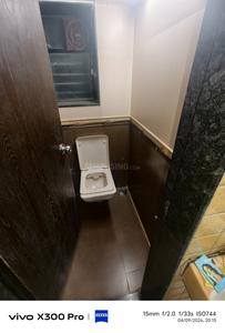 Bathroom Image of 950 Sq.ft 2 BHK Apartment / Flat for rent in Prabhadevi Mumbai for Rs. 78000