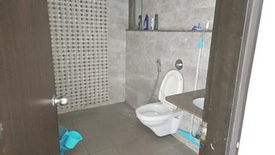 Bathroom Image of 640 Sq.ft 1 BHK Apartment / Flat for sale in Amanora Future Towers, Hadapsar Pune for Rs. 8000000