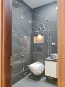 Common Bathroom Image of 2200 Sq.ft 4 BHK Builder Floor for sale in Indirapuram Ghaziabad for Rs. 25000000
