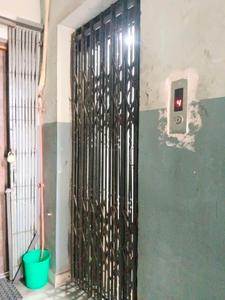 Lift Image of 1250 Sq.ft 4 BHK Apartment / Flat for sale in Khidirpur Kolkata for Rs. 17000000