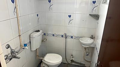Bathroom Image of 1200 Sq.ft 1 RK Apartment / Flat for rent in Mahalakshmi Nagar Indore for Rs. 25000