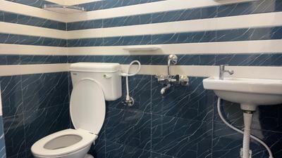 Bathroom Image of 700 Sq.ft 1 BHK Apartment / Flat for rent in Madhapur Hyderabad for Rs. 35000