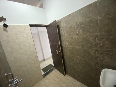 Bathroom Image of 2500 Sq.ft 9 BHK Apartment / Flat for rent in Ahmamau Lucknow for Rs. 120000