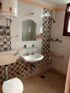 Bathroom Image of 2300 Sq.ft 3 BHK Apartment / Flat for rent in Skysons Buildwell Skysons Floor - 3, Sector 56 Gurgaon for Rs. 58000