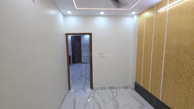 Bedroom Image of 450 Sq.ft 2 BHK Builder Floor for sale in Laxmi Nagar New Delhi for Rs. 5000000