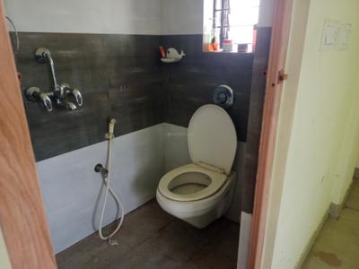 Bathroom Image of 1050 Sq.ft 3 BHK Apartment / Flat for sale in Ganguly Bagan Kolkata for Rs. 6000000