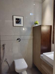 Bathroom Image of 750 Sq.ft 2 BHK Apartment / Flat for sale in Arkade Nest, Mulund West Mumbai for Rs. 19000000