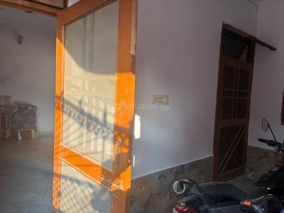 Bedroom Image of 800 Sq.ft 2 BHK Builder Floor for rent in Phool Bagh Colony Lucknow for Rs. 9000