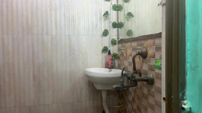 Bathroom Image of 780 Sq.ft 2 BHK Apartment / Flat for sale in Topsia Kolkata for Rs. 3500000