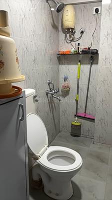 Bathroom Image of 550 Sq.ft 2 BHK Apartment / Flat for sale in Estelle Bellagio, Agripada Mumbai for Rs. 27000000