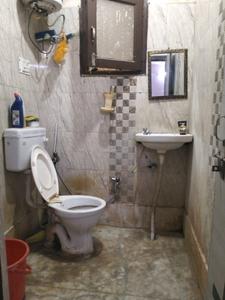 Common Bathroom Image of 630 Sq.ft 2 BHK Builder Floor for rent in Mayur Vihar Phase 1 New Delhi for Rs. 23500