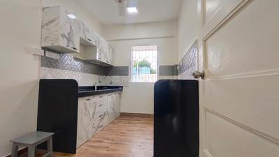 Kitchen Image of 650 Sq.ft 1 BHK Apartment / Flat for rent in Bandra West Mumbai for Rs. 75000