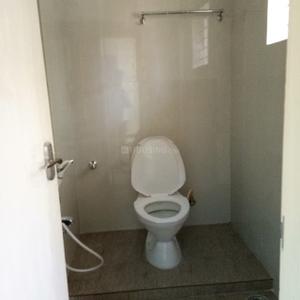 Bathroom Image of 1000 Sq.ft 2 BHK Apartment / Flat for rent in Halasuru Bengaluru for Rs. 35000