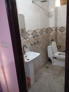 Bathroom Image of 495 Sq.ft 2 BHK Builder Floor for rent in Dwarka Mor New Delhi for Rs. 11000