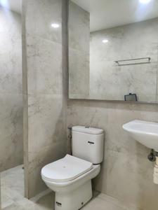 Common Bathroom Image of 845 Sq.ft 2 BHK Apartment / Flat for rent in Kasarvadavali Thane for Rs. 27000