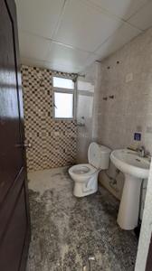Bathroom Image of 900 Sq.ft 2 BHK Apartment / Flat for rent in Aditya City Apartment Ghaziabad, Wave City Ghaziabad for Rs. 12000