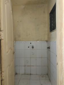 Common Bathroom One Image of 350 Sq.ft 1 BHK Apartment / Flat for sale in Kandivali West Mumbai for Rs. 6800000