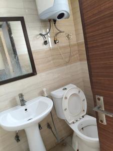 Bathroom Image of 400 Sq.ft 1 BHK Apartment / Flat for rent in Supertech Ecociti, Sector 137 Noida for Rs. 20500