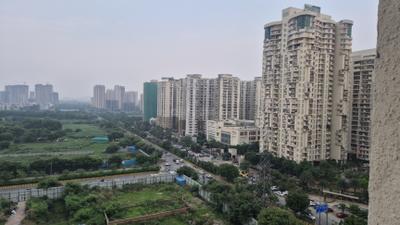 Image of 1050 Sq.ft 2.5 BHK Apartment / Flat for rent in Sethi Max Royal, Sector 76, Noida for Rs. 28000