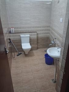 Bathroom Image of 900 Sq.ft 2 BHK Independent House for rent in Mogappair East Chennai for Rs. 25000
