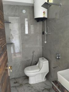 Bathroom Image of 550 Sq.ft 1 BHK Independent House for rent in Aashiyana Apartment, Neb Sarai New Delhi for Rs. 13990