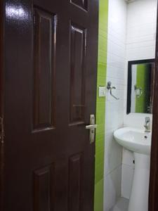 Common Bathroom Image of 1082 Sq.ft 2 BHK Apartment / Flat for rent in Supertech Cape Town, Sector 74 Noida for Rs. 37000