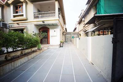 Image of 2250 Sq.ft 4 BHK Independent House for sale in Thaltej, Ahmedabad for Rs. 44900000