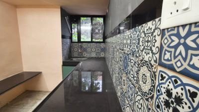 Kitchen Image of 700 Sq.ft 1 BHK Apartment / Flat for rent in Viman Nagar Pune for Rs. 30000