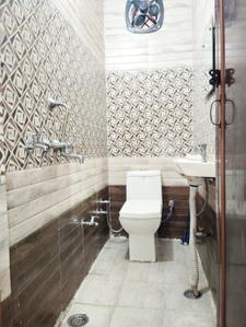 Bathroom Image of 1500 Sq.ft 5 BHK Independent House for sale in Sector 7 Gurgaon for Rs. 9500000