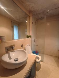 Bathroom Image of 1250 Sq.ft 2 BHK Apartment / Flat for rent in RNA Continental, Chembur Mumbai for Rs. 95000