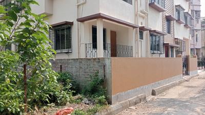 Building Image of 590 Sq.ft 2 BHK Apartment / Flat for sale in Nayabad Kolkata for Rs. 2400000