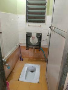 Common Bathroom One Image of 330 Sq.ft 1 BHK Apartment / Flat for sale in Borivali West Mumbai for Rs. 6000000