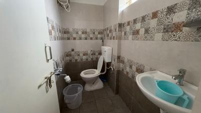 Bathroom Image of 600 Sq.ft 1 BHK Apartment / Flat for rent in Thanisandra Bengaluru for Rs. 23500