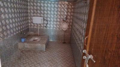 Bathroom Image of 1800 Sq.ft 2 BHK Apartment / Flat for rent in Khurram Nagar Lucknow for Rs. 8500