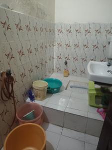 Bathroom Image of 1350 Sq.ft 1 RK Independent House for rent in Hauz Khas New Delhi for Rs. 35000