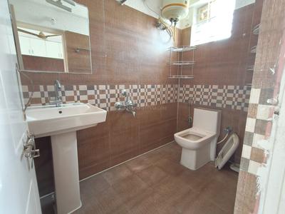 Bathroom Image of 1400 Sq.ft 2 BHK Builder Floor for rent in Kasturi Nagar Bengaluru for Rs. 50000
