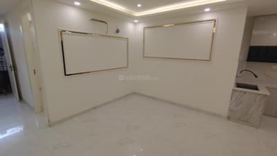 Living Room Image of 1600 Sq.ft 3 BHK Apartment / Flat for sale in Sector 104 Noida for Rs. 7400000