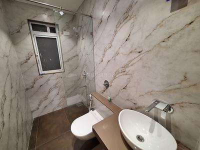 Bathroom Image of 890 Sq.ft 2.5 BHK Apartment / Flat for sale in The Atmosphere, Mulund West Mumbai for Rs. 22500000
