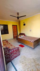 Bedroom Image of 600 Sq.ft 2.5 BHK Independent House for rent in Rajouri Garden New Delhi for Rs. 5000
