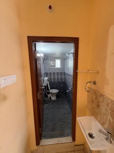Bathroom Image of 1000 Sq.ft 2 BHK Apartment / Flat for rent in Serilingampally Hyderabad for Rs. 22000