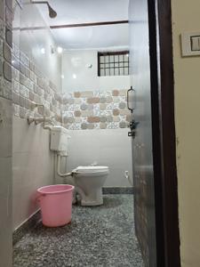 Bathroom Image of 900 Sq.ft 1 BHK Builder Floor for rent in Tajganj Agra for Rs. 8000