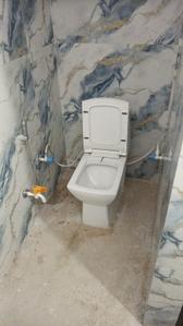 Bathroom Image of 322 Sq.ft 1 BHK Apartment / Flat for rent in Line Par Moradabad for Rs. 8000