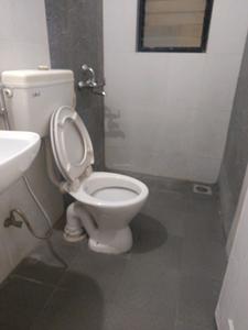 Common Bathroom Image of 750 Sq.ft 2 BHK Apartment / Flat for rent in Kolte Patil Margosa Heights, Mohammed Wadi Pune for Rs. 17000