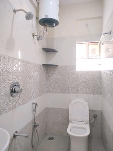 Common Bathroom Image of 1200 Sq.ft 2 BHK Builder Floor for rent in Muneshwara Nagar Bengaluru for Rs. 50000