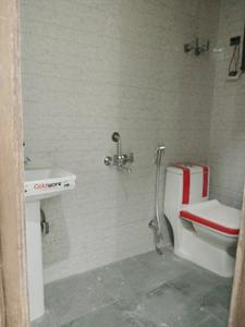 Common Bathroom Image of 550 Sq.ft 1 BHK Builder Floor for rent in Chhattarpur New Delhi for Rs. 11999