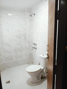 Bathroom Image of 1050 Sq.ft 2 BHK Builder Floor for rent in Sector 43 Gurgaon for Rs. 40000