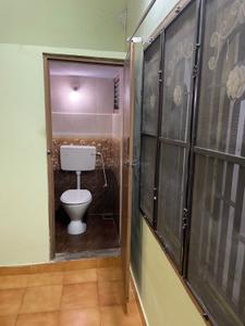 Bathroom Image of 720 Sq.ft 2 BHK Builder Floor for rent in Vasan Nagar Tiruchirappalli for Rs. 12000