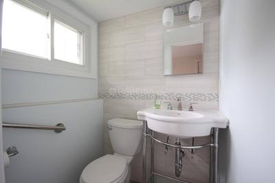 Bathroom Image of 5500 Sq.ft 8 BHK Apartment / Flat for sale in Supreme Pearl, Khar West Mumbai for Rs. 330000000