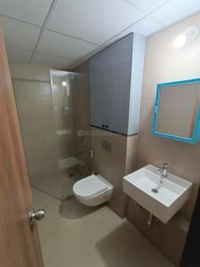 Bathroom Image of 1500 Sq.ft 3 BHK Apartment / Flat for rent in Runwal The Central Park, Chinchwad Pune for Rs. 46000